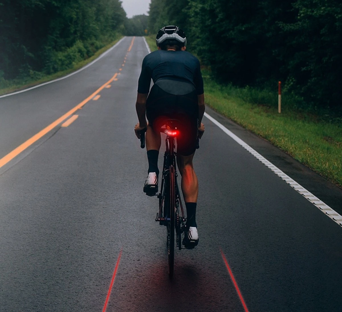 Fiets Achterlicht - LED Licht Met Laser - Fiets Lamp - Waterdicht - Racefiets Verlichting - Inclusief Batterijen - Rheme 8 Fiets Achterlicht - LED Licht Met Laser - Fiets Lamp - Waterdicht - Racefiets Verlichting - Inclusief Batterijen - Rheme - Afbeelding 6