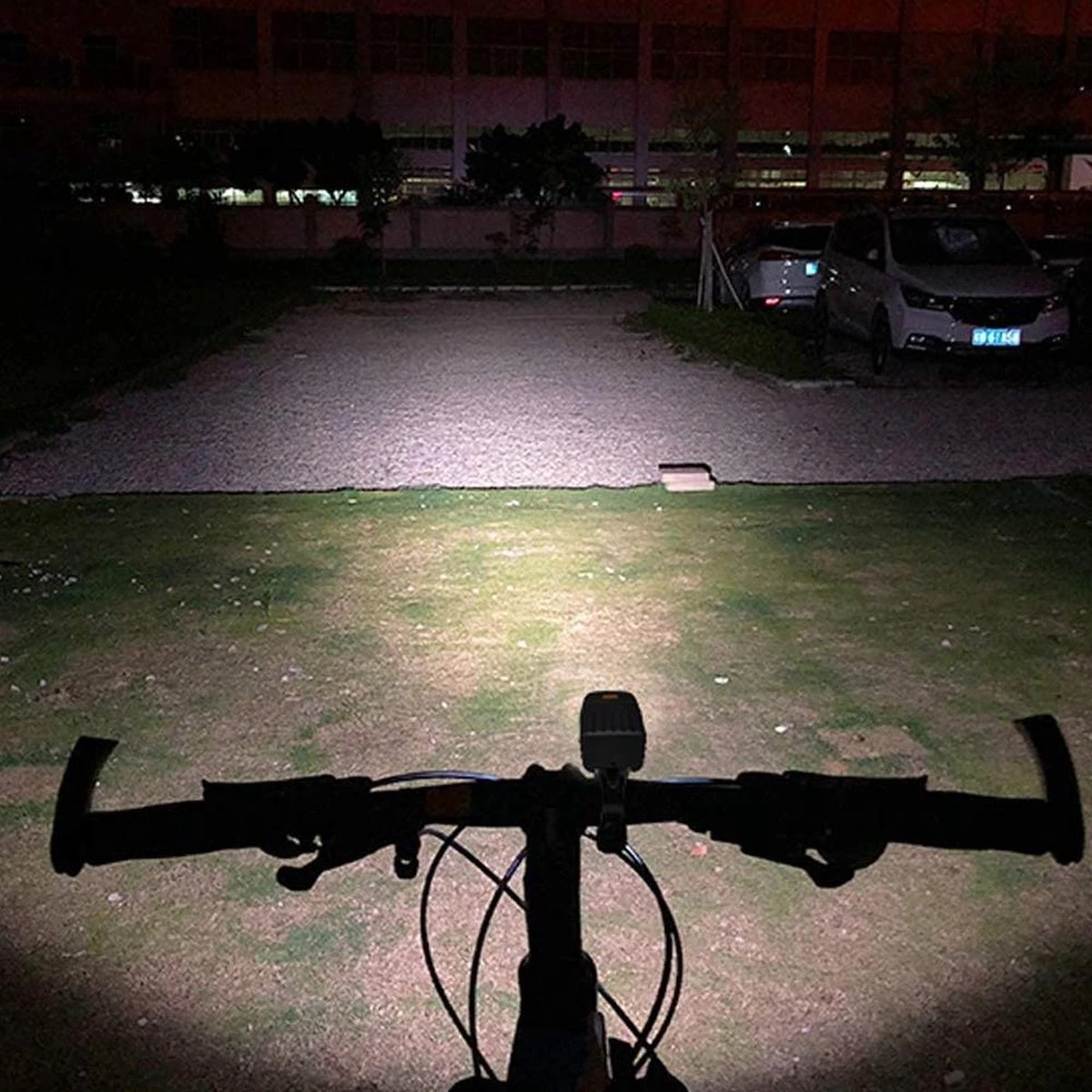 FIEZIO Fietsverlichting Set Oplaadbare USB Led Fietslamp Voor En Achter - Waterdicht - 3 Lichtstanden - 1500 Lumen 6 FIEZIO Fietsverlichting Set Oplaadbare USB Led Fietslamp Voor En Achter - Waterdicht - 3 Lichtstanden - 1500 Lumen - Afbeelding 4