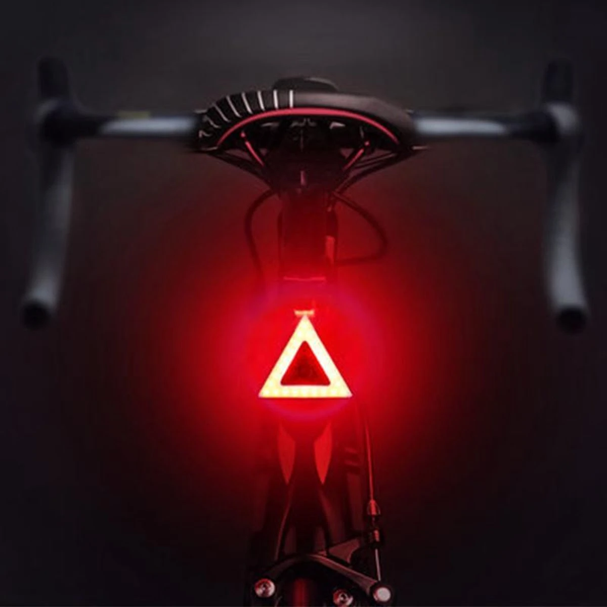 DESO® Fietslicht Achterlicht LED USB Oplaadbaar Helder Super Fel Driehoek - Achterlicht Voor Racefiets En MTB – Herkenningslicht 3 DESO® Fietslicht Achterlicht LED USB Oplaadbaar Helder Super Fel Driehoek - Achterlicht Voor Racefiets En MTB – Herkenningslicht