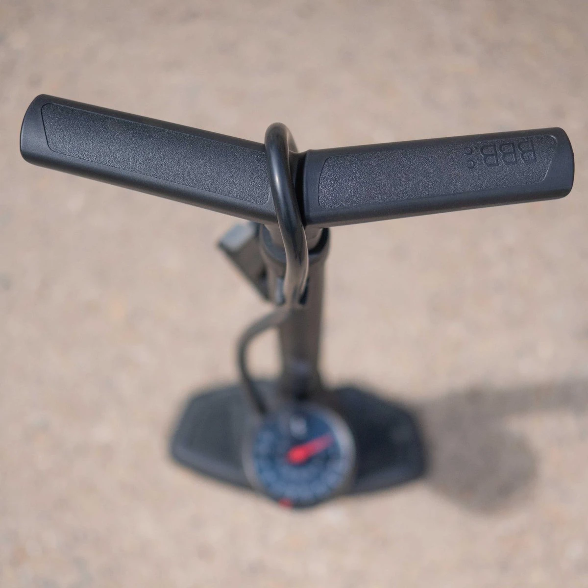 BBB Cycling AirWave Fietspomp Met Drukmeter - Fiets Pomp Racefiets En Mountainbike - Voetpomp Fiets 9 Bar - Zwart - BFP-20 4 BBB Cycling AirWave Fietspomp Met Drukmeter - Fiets Pomp Racefiets En Mountainbike - Voetpomp Fiets 9 Bar - Zwart - BFP-20 - Afbeelding 2