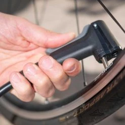 BBB Cycling AirSteel Fietspomp Met Drukmeter - Fiets Pomp Racefiets En Mountainbike - Voetpomp Extra Lang 11 Bar - Geel - BFP-27 16 BBB Cycling AirSteel Fietspomp Met Drukmeter - Fiets Pomp Racefiets En Mountainbike - Voetpomp Extra Lang 11 Bar - Geel - BFP-27 -Fietsenwinkel 1200x1200 632