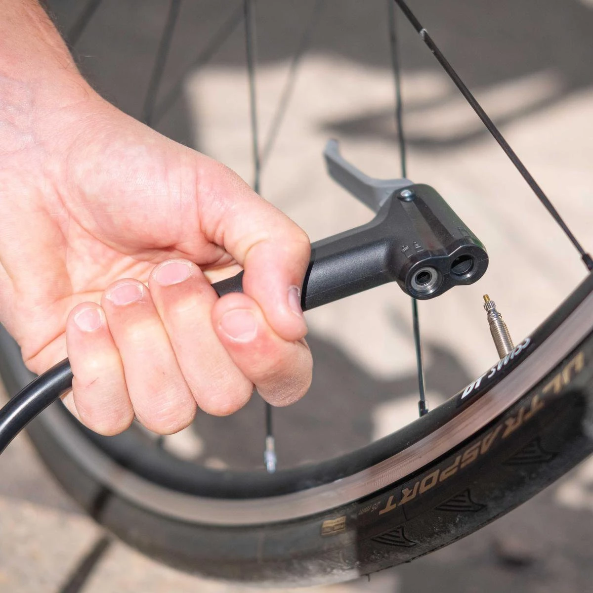 BBB Cycling AirBoost Fietspomp Met Drukmeter - Fiets Pomp Racefiets En Mountainbike - Vloerpomp 9 Bar - BFP-21 - Geel 10 BBB Cycling AirBoost Fietspomp Met Drukmeter - Fiets Pomp Racefiets En Mountainbike - Vloerpomp 9 Bar - BFP-21 - Geel - Afbeelding 8