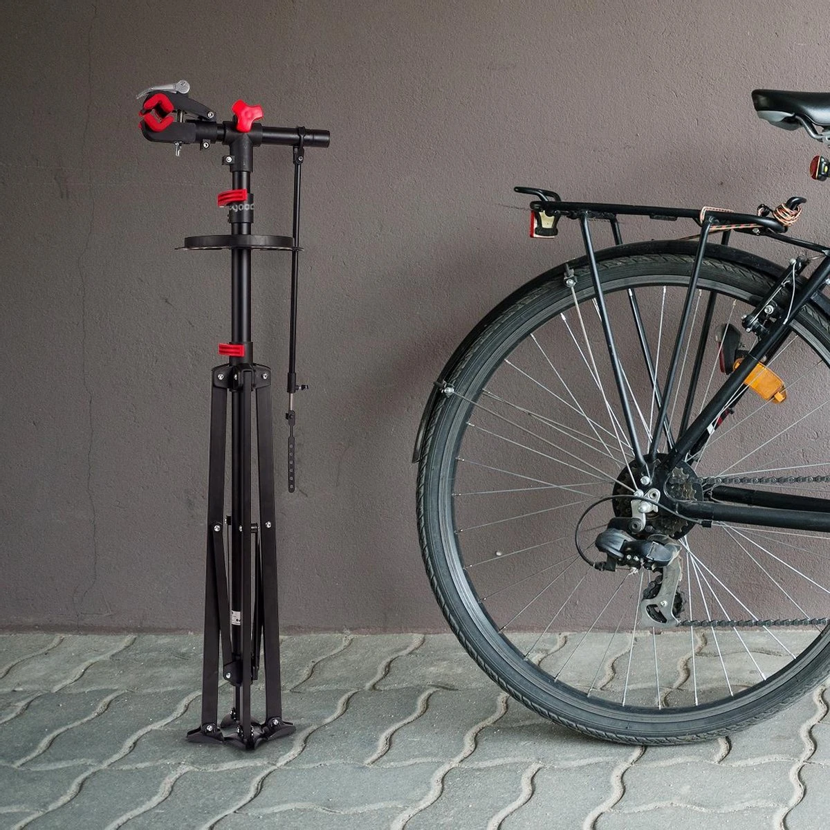 LifeGoods Fiets Montagestandaard - Fietsreparatie Racefiets / MTB - Incl. Stuurhouder - Zwart/Rood 11 LifeGoods Fiets Montagestandaard - Fietsreparatie Racefiets / MTB - Incl. Stuurhouder - Zwart/Rood - Afbeelding 9