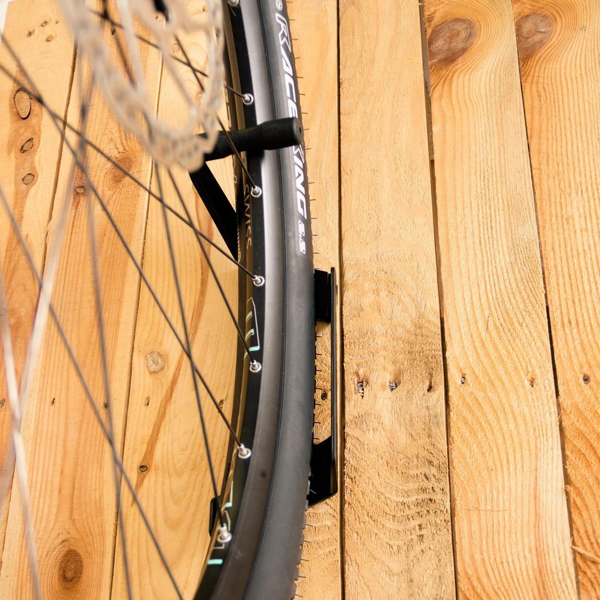 BBB Cycling Parkinglot Fietsdrager - Muurbeugel Fiets - Fietsbeugel - Ruimtebesparend - Voor Verschillende Soorten Fietsen - BTL-126 8 BBB Cycling Parkinglot Fietsdrager - Muurbeugel Fiets - Fietsbeugel - Ruimtebesparend - Voor Verschillende Soorten Fietsen - BTL-126 - Afbeelding 6