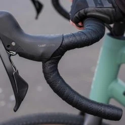 BBB Cycling SpeedRibbon Stuurtape - MicroFiber - Stuurlint Racefiets - Met Ventilatie - Zwart - 2 Rollen - BHT-12 11 BBB Cycling SpeedRibbon Stuurtape - MicroFiber - Stuurlint Racefiets - Met Ventilatie - Zwart - 2 Rollen - BHT-12 -Fietsenwinkel 1200x1200 876