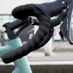 BBB Cycling RaceRibbon Stuurtape - Antislip - Stuurlint Racefiets - Stretch Materiaal - Zwart - 2 Rollen - BHT-01 12 BBB Cycling RaceRibbon Stuurtape - Antislip - Stuurlint Racefiets - Stretch Materiaal - Zwart - 2 Rollen - BHT-01 -Fietsenwinkel 1200x1200 911