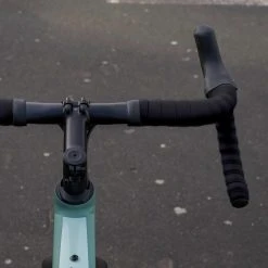 BBB Cycling RaceRibbon Stuurtape - Antislip - Stuurlint Racefiets - Stretch Materiaal - Zwart - 2 Rollen - BHT-01 13 BBB Cycling RaceRibbon Stuurtape - Antislip - Stuurlint Racefiets - Stretch Materiaal - Zwart - 2 Rollen - BHT-01 -Fietsenwinkel 1200x1200 912