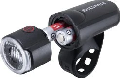 Sigma Sport AURA 30 Fietsverlichting Set - Led Koplamp 30 Lux - CURVE Achterlicht - Inclusief Batterijen -Fietsenwinkel 1200x786