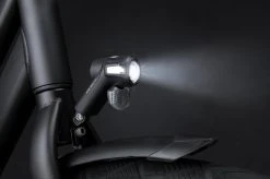 AXA Nox Sport 12 Lux - Fietslamp Voorlicht - LED Koplamp - Fietsverlichting Op Batterij - Zwart -Fietsenwinkel 1200x799 12