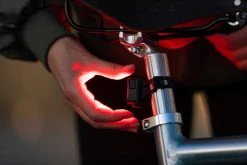 AXA Niteline 11 LED Fietsverlichting - Fietslampjes Voor En Achter - Batterij -Fietsenwinkel 1200x800 167