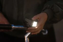 AXA Niteline T4R LED Fietslampjes Voor En Achter - Fietsverlichting USB Oplaadbaar -Fietsenwinkel 1200x800 176