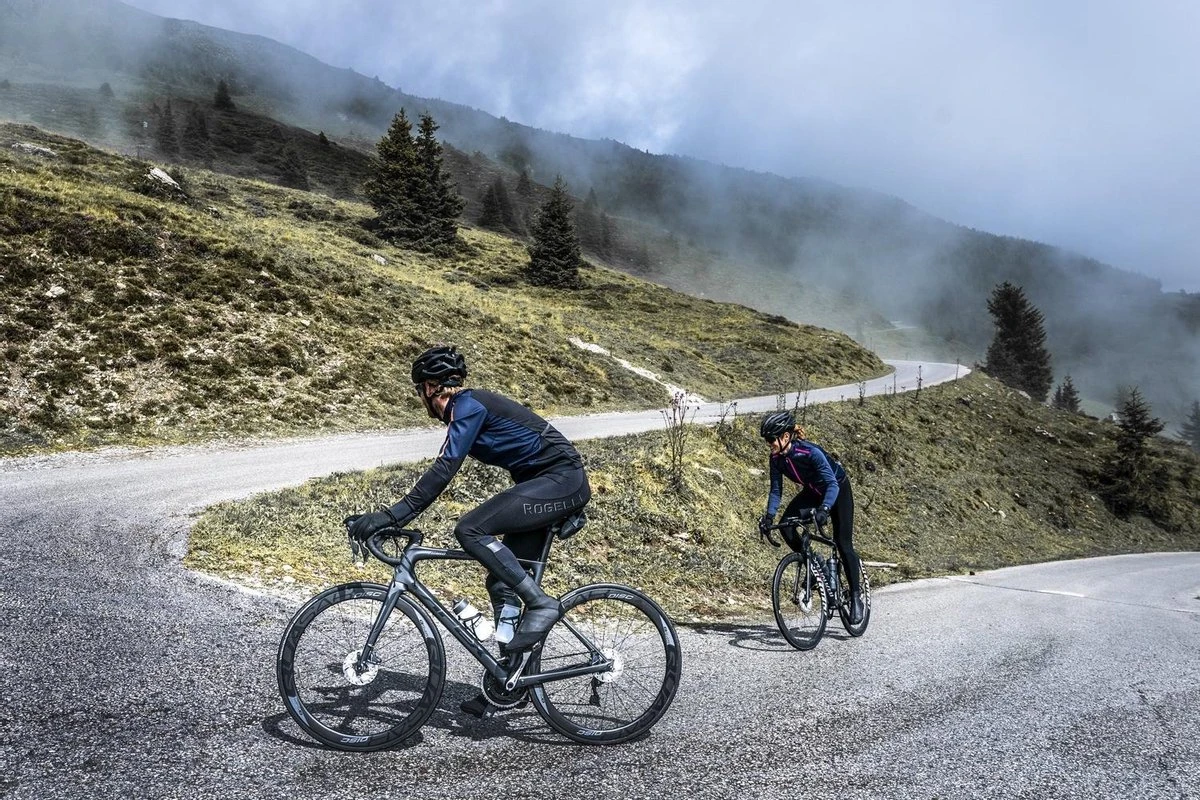 Rogelli Focus - Lange Fietsbroek Met Bretels - Heren - Maat L - Zwart 13 Rogelli Focus - Lange Fietsbroek Met Bretels - Heren - Maat L - Zwart - Afbeelding 11