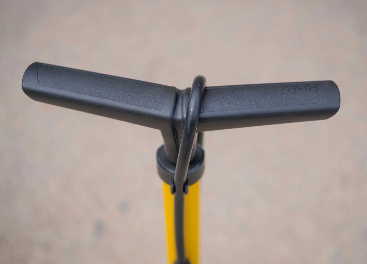 BBB Cycling AirSteel Fietspomp Met Drukmeter - Fiets Pomp Racefiets En Mountainbike - Voetpomp Extra Lang 11 Bar - Geel - BFP-27 5 BBB Cycling AirSteel Fietspomp Met Drukmeter - Fiets Pomp Racefiets En Mountainbike - Voetpomp Extra Lang 11 Bar - Geel - BFP-27 - Afbeelding 3