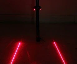 Fiets Achterlicht - LED Licht Met Laser - Fiets Lamp - Waterdicht - Racefiets Verlichting - Inclusief Batterijen - Rheme 23 Fiets Achterlicht - LED Licht Met Laser - Fiets Lamp - Waterdicht - Racefiets Verlichting - Inclusief Batterijen - Rheme -Fietsenwinkel 1200x997 5