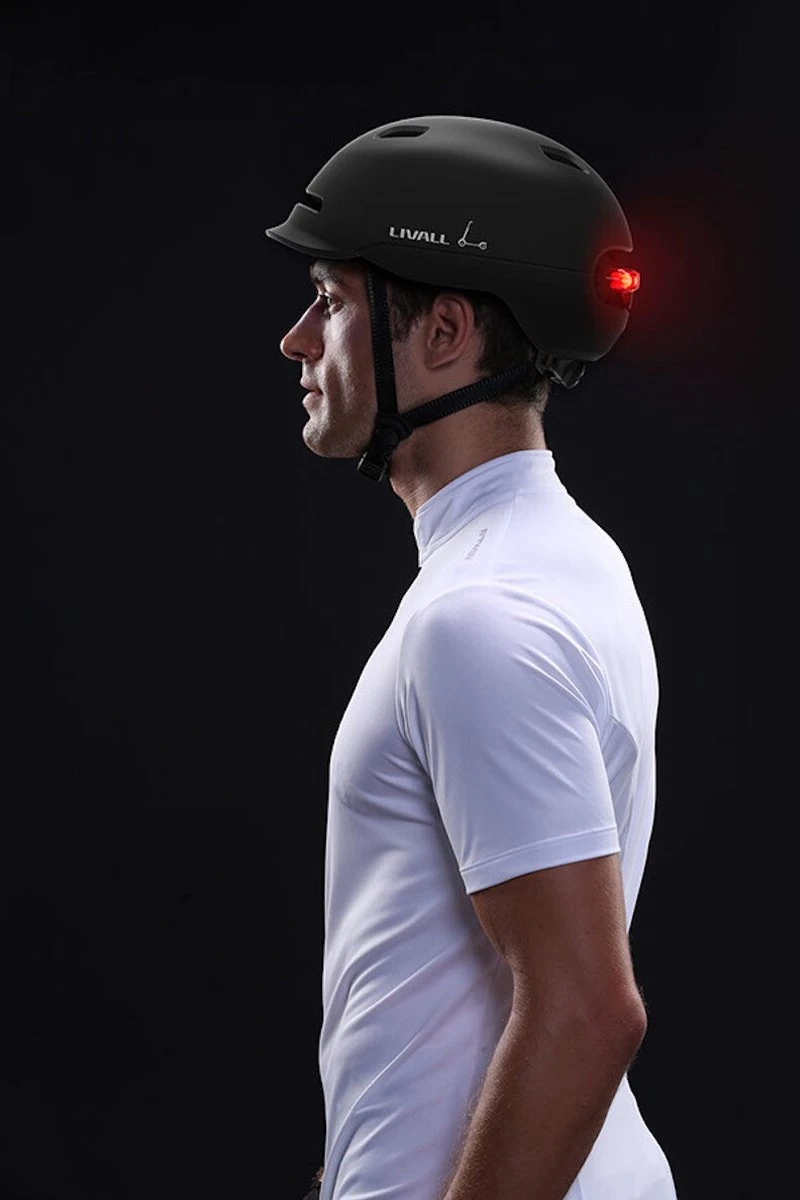 Livall C20 Black Large - (Smart) Fietshelm - SOS Funtie - Smart Verlichting - Remlicht 6 Livall C20 Black Large - (Smart) Fietshelm - SOS Funtie - Smart Verlichting - Remlicht - Afbeelding 4